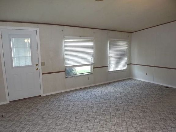 4th image of 35 Lakeside Dr