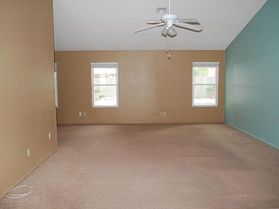 3rd image of 640 E Calle Del Norte
