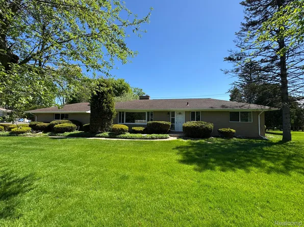 28670 Inkster Rd, Southfield, MI 48034