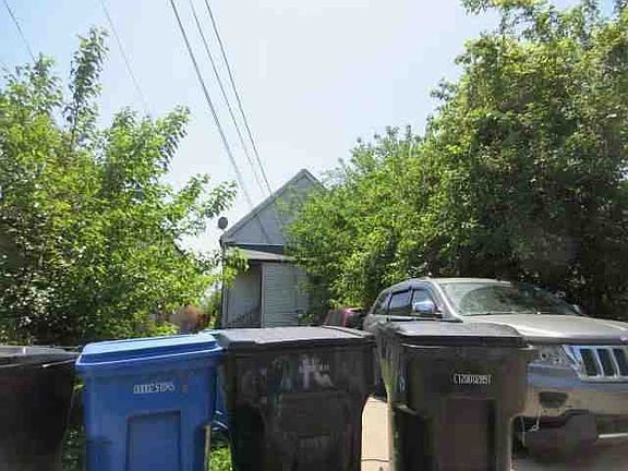 4th image of 1404 W 72nd Pl