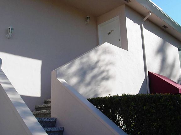 3rd image of 2044 Yale St