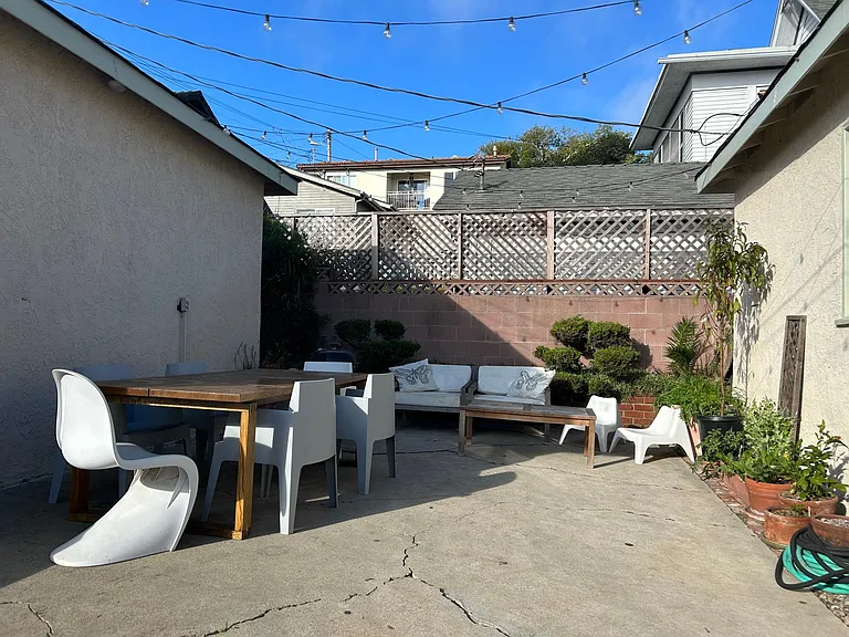 721 W 32nd St — Photo 14