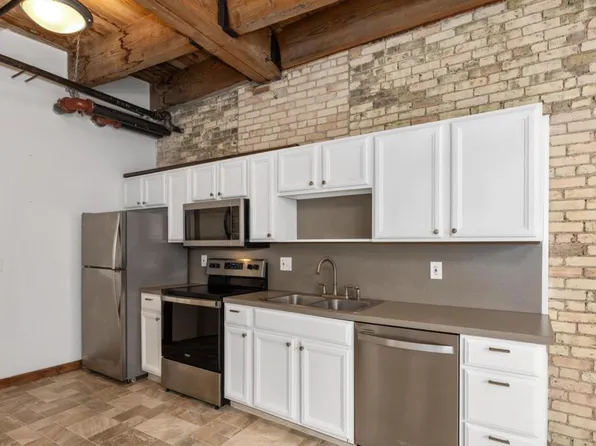 940 Monroe Ave NW, Grand Rapids, MI