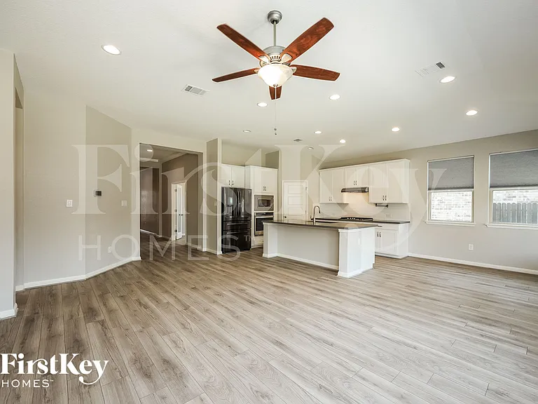 2207 Tiptop Ln — Photo 4