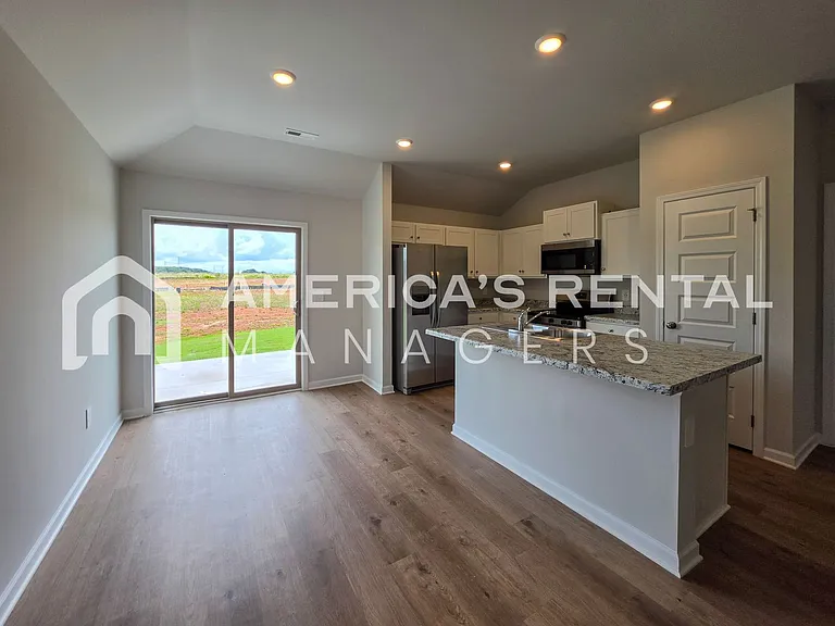 1028 John Ave — Photo 9