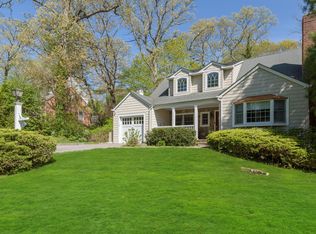 47 Laurel Ln, Roslyn Heights, NY 11577