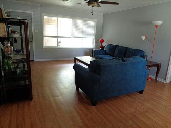 3rd image of 1803 Oaklawn St