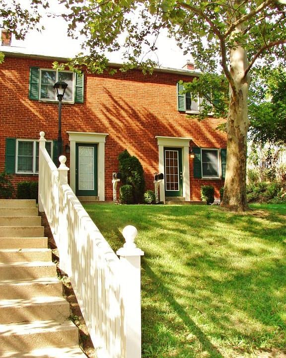 1st image of 360 Parkview Dr APT D