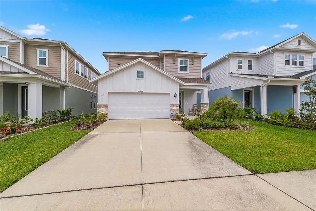 4 bed, 3.5 bath, 2357 sqft, $3,600 — Photo 3