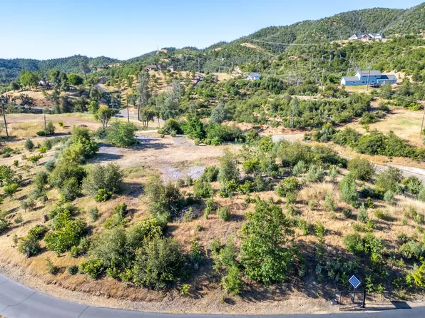 9889 Swasey Dr, Redding, CA 96001