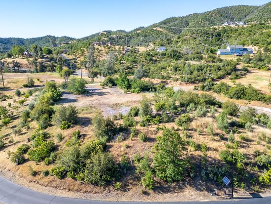 9889 Swasey Dr, Redding, CA 96001