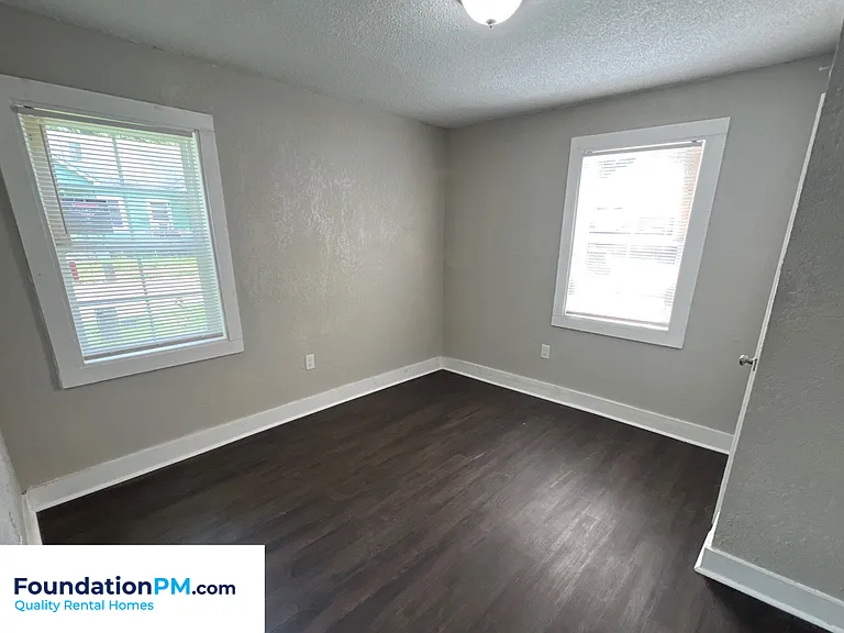 1371 E Trigg Ave — Photo 8