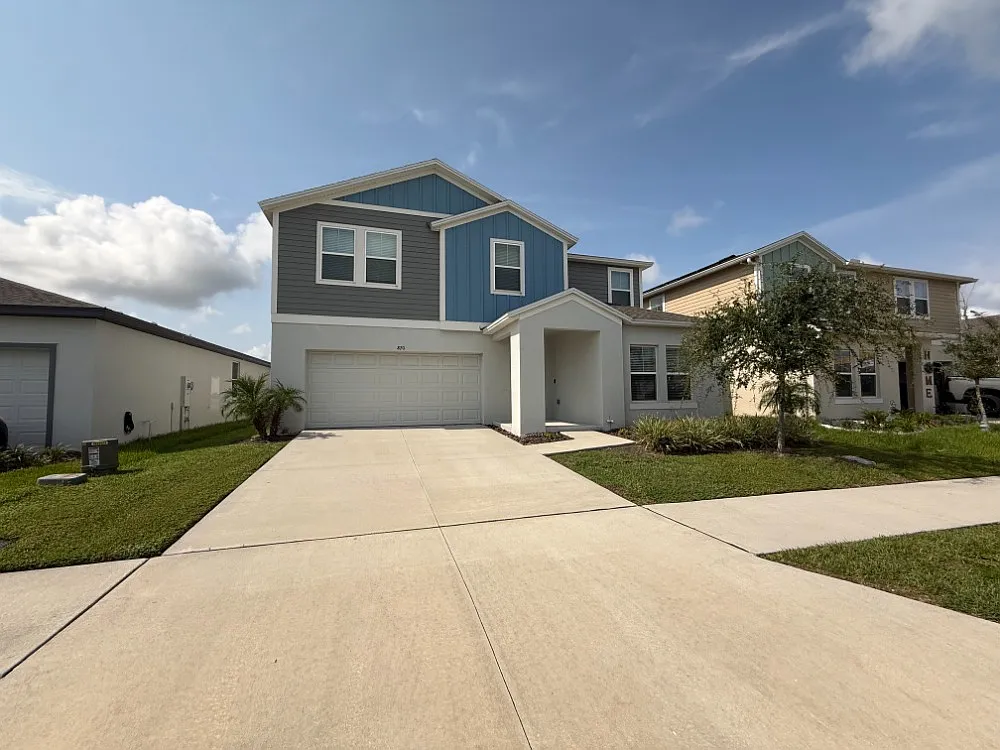 5 bed, 2933 sqft, $3,200 — Photo 1