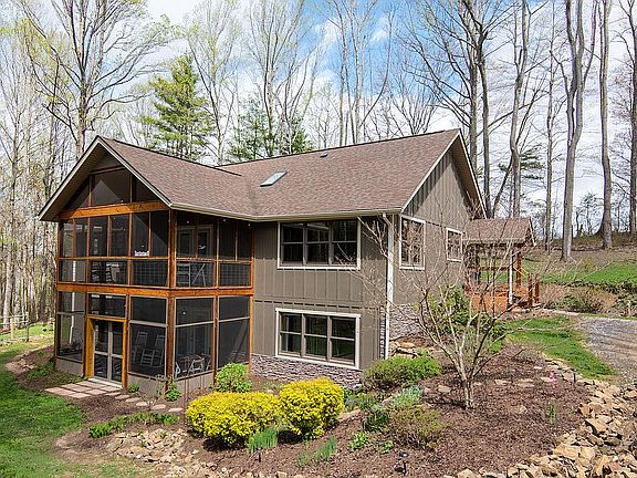 2nd image of 265 Rose Ln NE