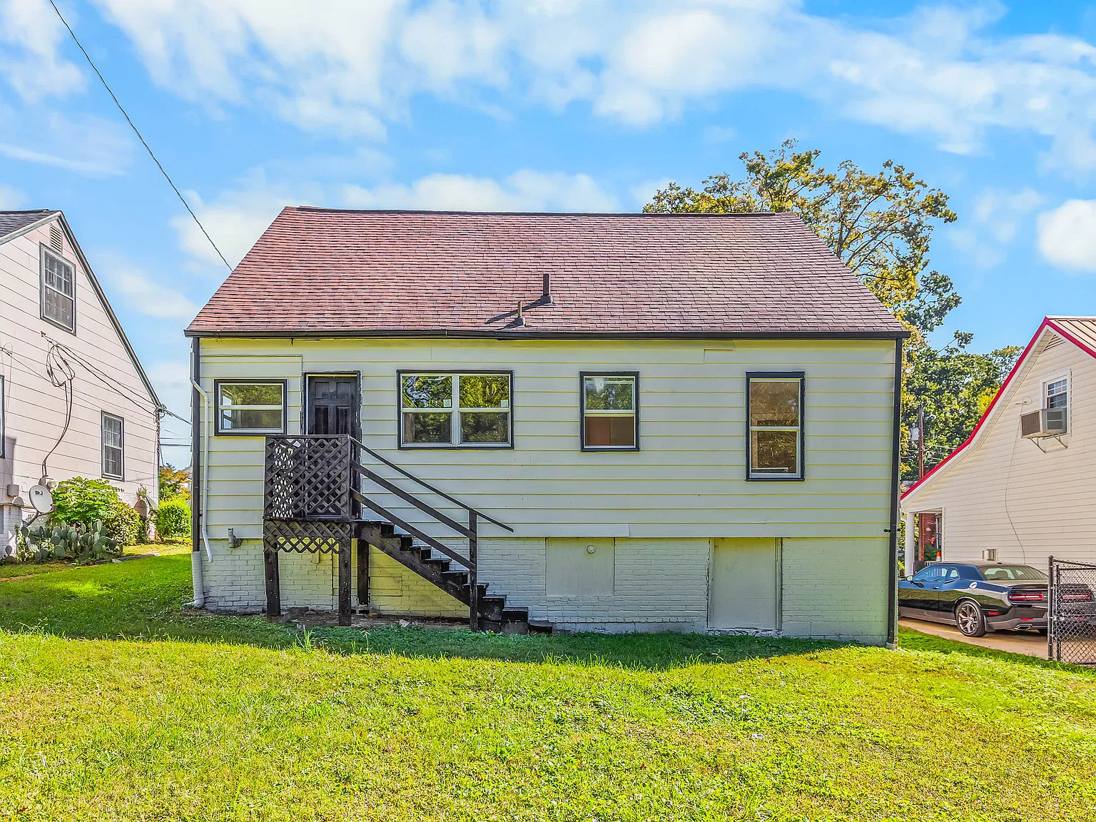 3 bed, 896 sqft, $1,400 — Photo 2