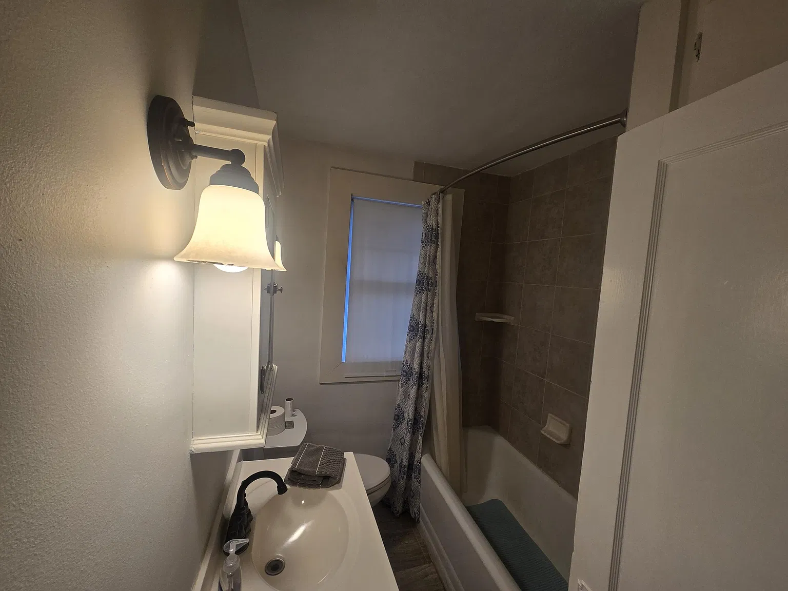 3 bed, 1.5 bath, 1785 sqft, $1,995 — Photo 2