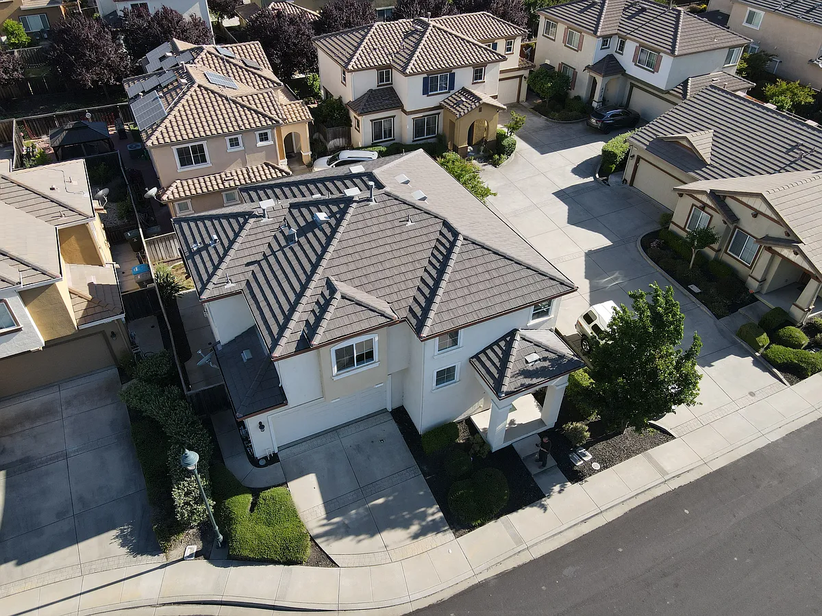 Building Photo - 691 Embassy Cir