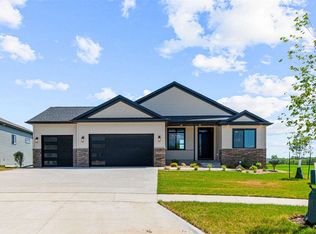 3072 Ridgeview Cir, Coralville, IA 52241