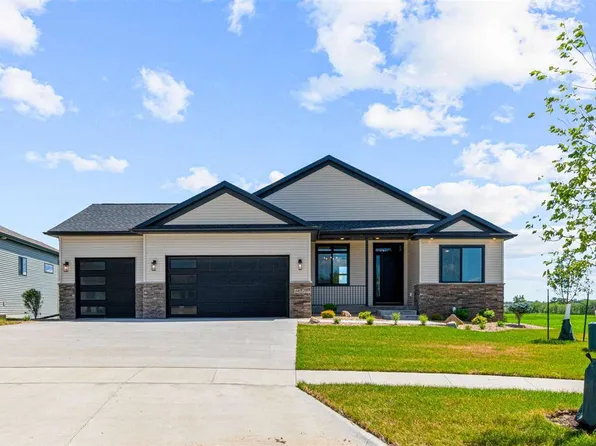 3072 Ridgeview Cir, Coralville, IA 52241