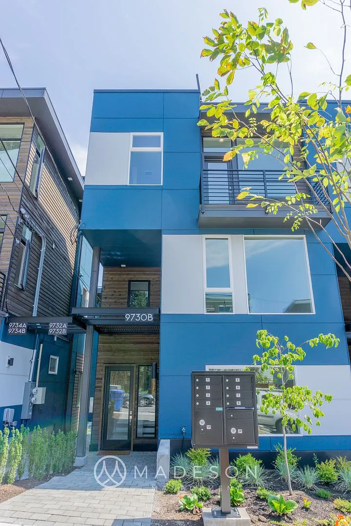 New Construction - Elegant Green Lake Townhouse With Rooftop Deck — Photo 1