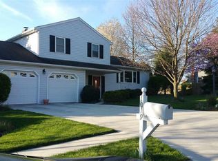 1019 Crystal Creek Cir, Mechanicsburg, PA 17050