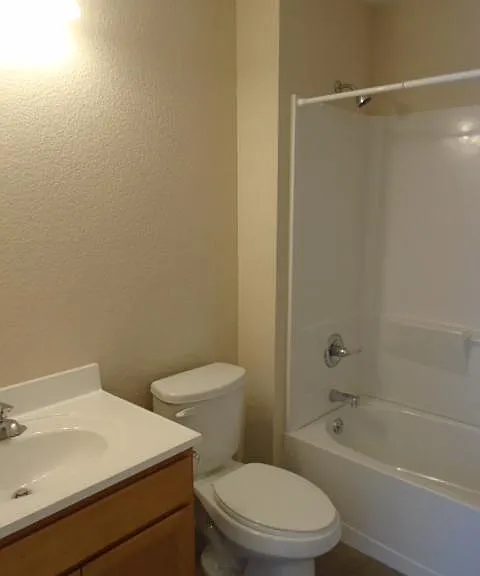 310 E Chester St — Photo 6