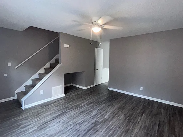 2866 Mountcrest Cir NW — Photo 8
