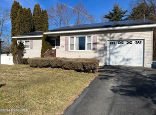 10 Flicker Dr, Latham, NY 12110