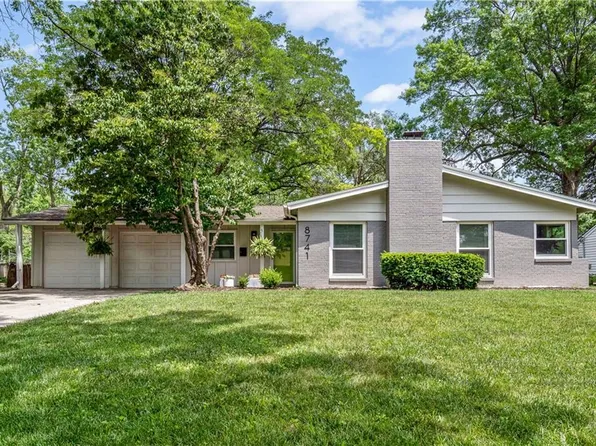 8741 Maple Dr, Overland Park, KS 66207