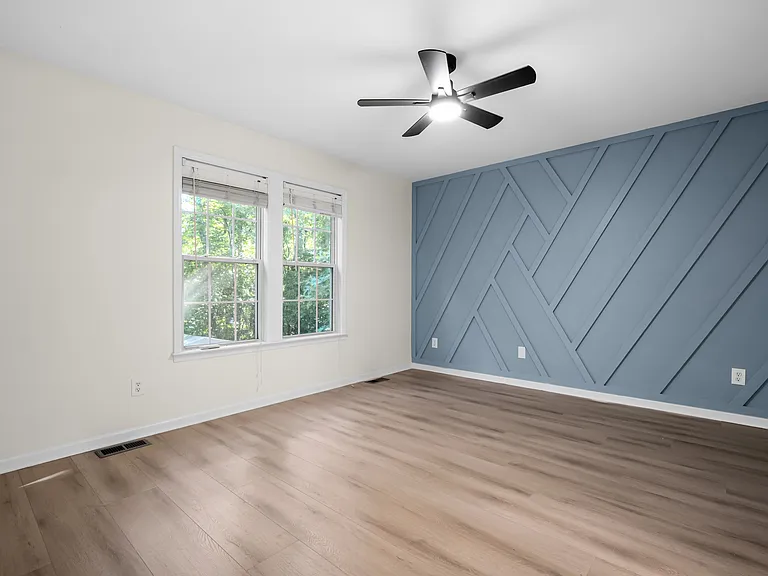 305 Dearing Dr — Photo 3