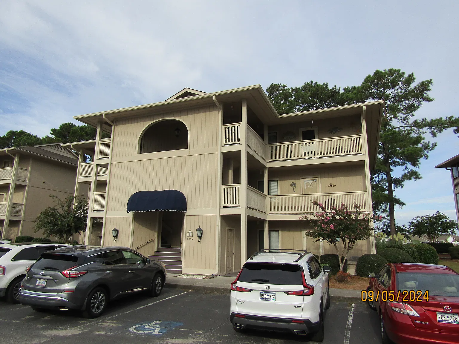 2 bed, 975 sqft, $1,300 — Photo 1