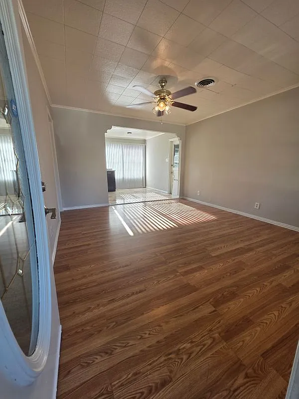3 bed, 2.0 bath, 1200 sqft, $1,800 — Photo 3