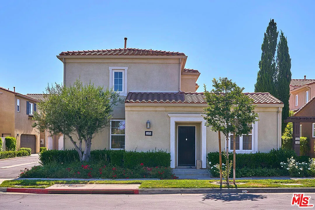 2 bed, 3.0 bath, 1122 sqft, $3,500 — Photo 2