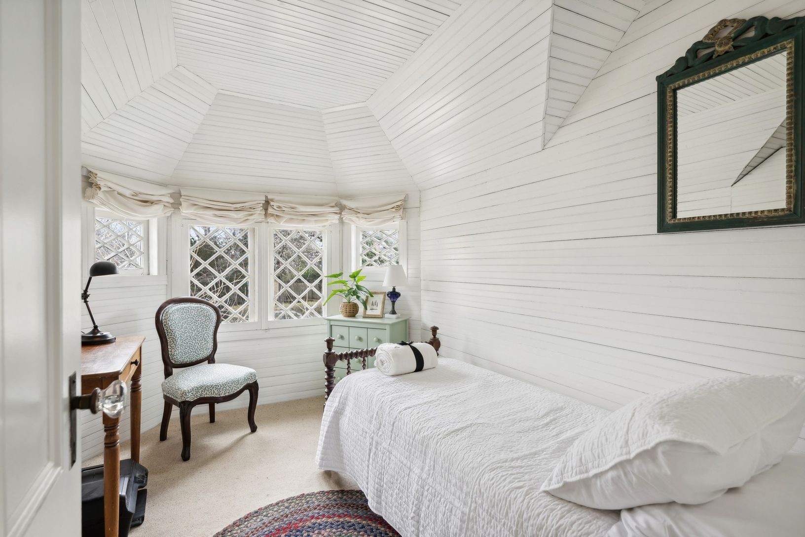  ANOTHER SMALL BEDROOMM WITH SINGLE BED