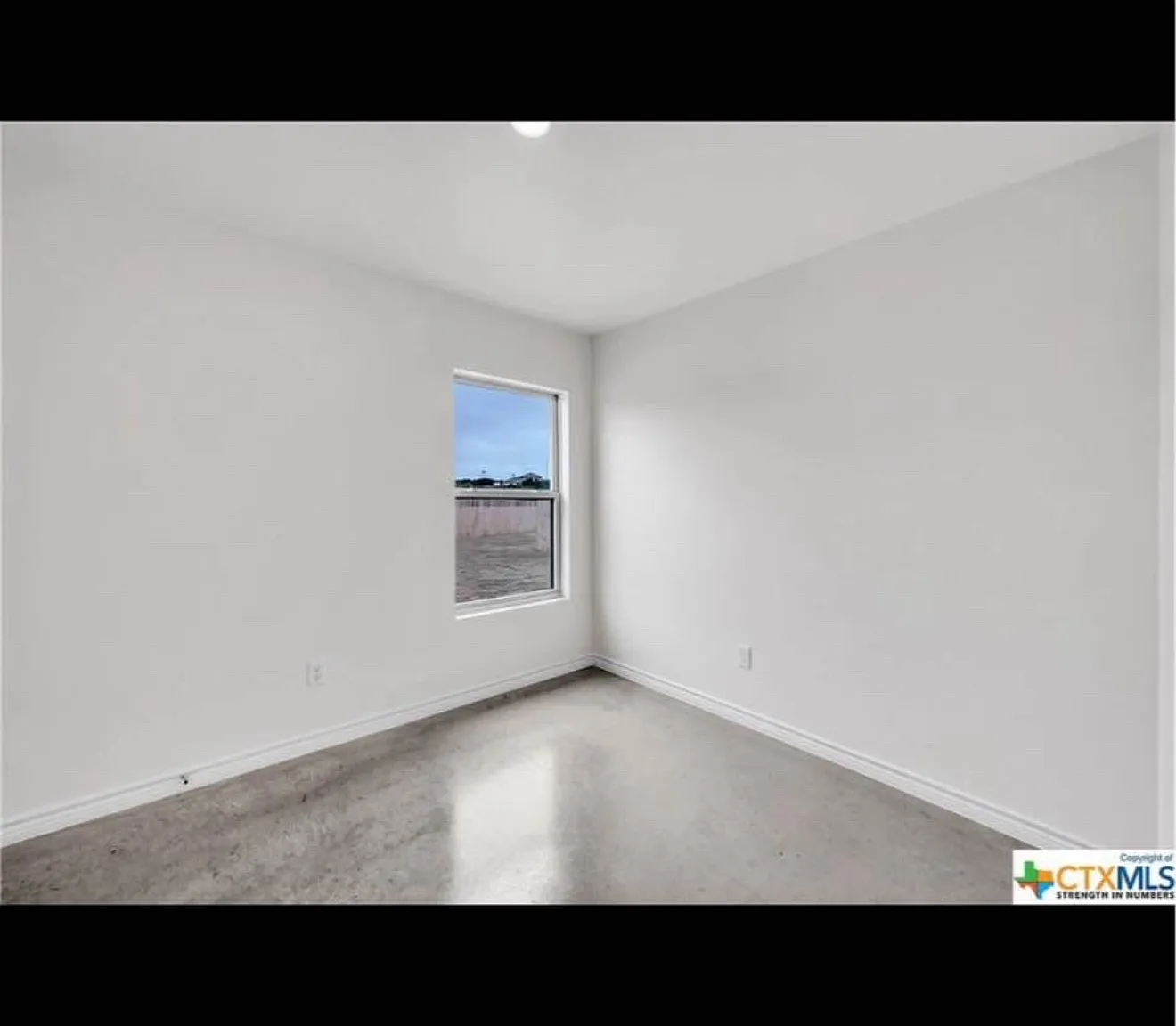 1250 Lehmann Dr — Photo 2