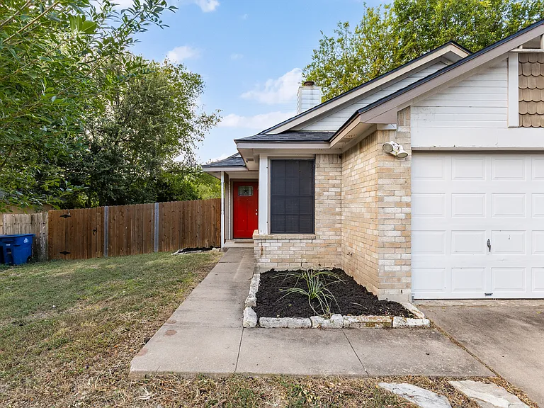 1803 Heatherglen Ln — Photo 3