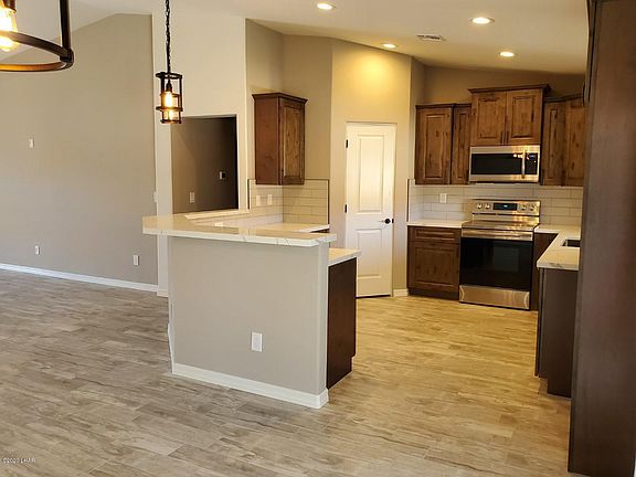 4th image of 3165 Applewood Dr