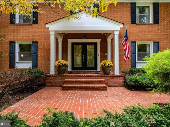 10015 Saddle Rd, Vienna, VA 22181