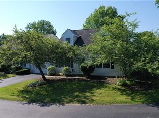 8785 E Brook Cir, Chagrin Falls, OH 44023