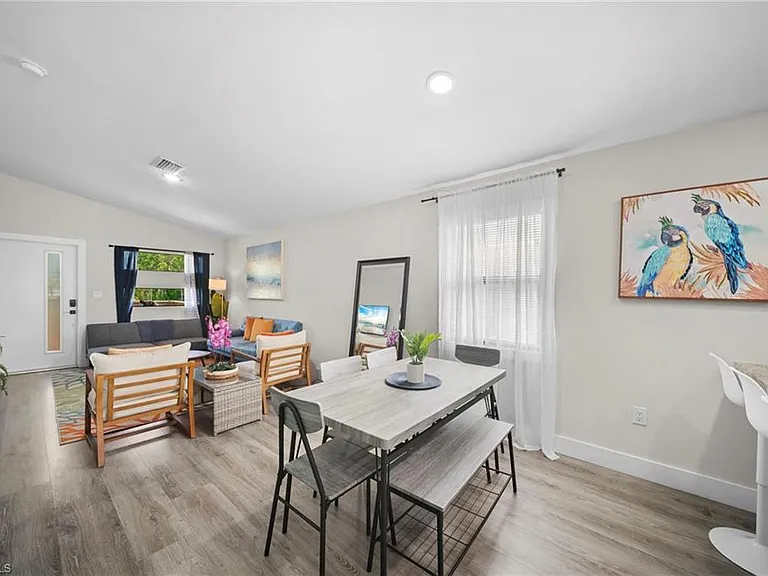 3260 Woodside Ave — Photo 9