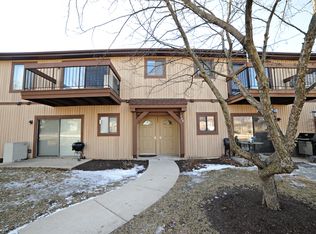 748 Rodenburg Rd APT 1B, Roselle, IL 60172