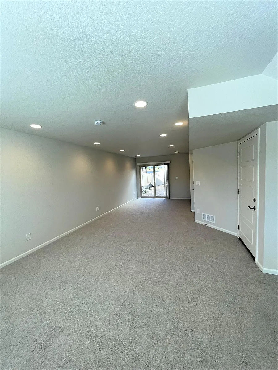 Building Photo - 6036 Callan Dr