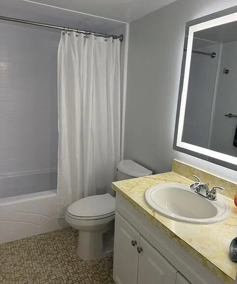 315 SE 11th Ter #203 — Photo 16