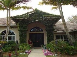877 Squire Dr, Wellington, FL 33414