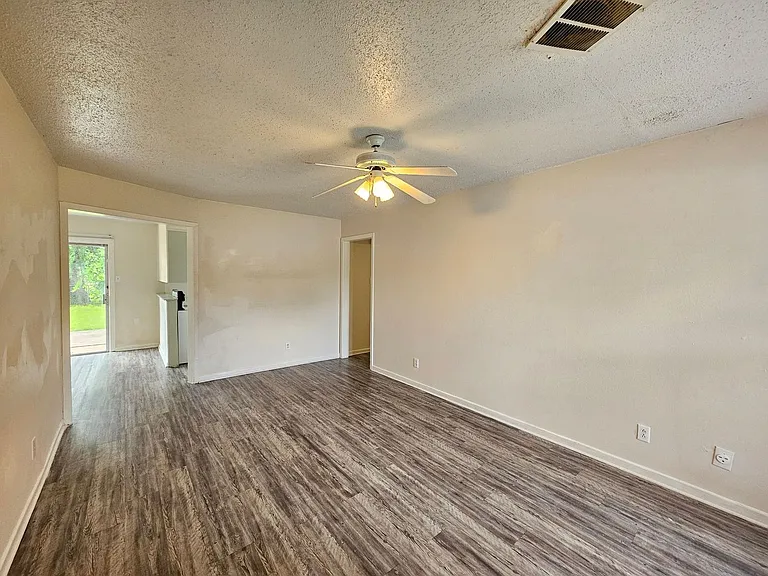 1504 S West S Young Dr — Photo 6