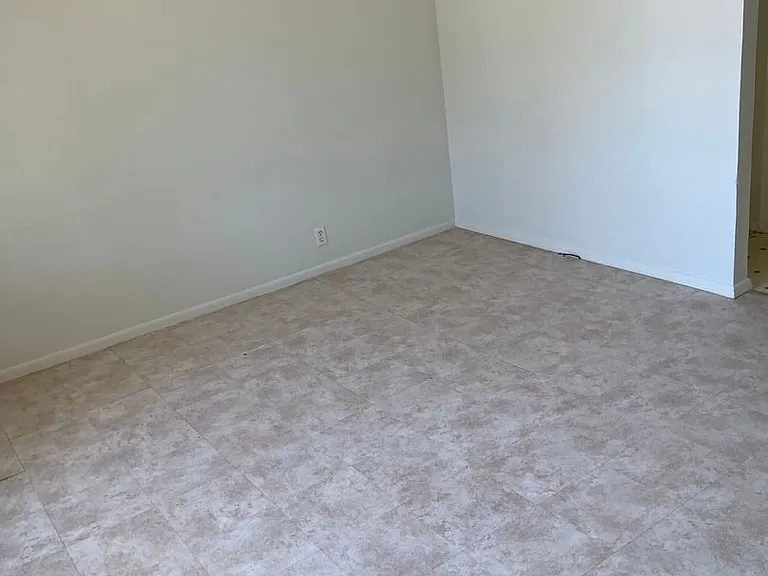 105 E Downey Ave — Photo 4