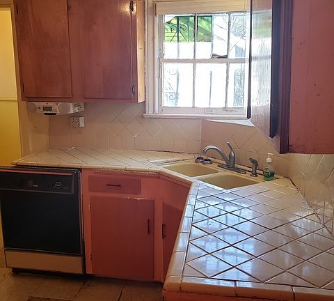 5th image of 1610 W Hildebrand Ave