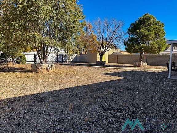 3rd image of 611 Swinging Spear Rd