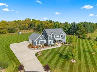 N91W29172 Bobtail Ct, Hartland, WI 53029