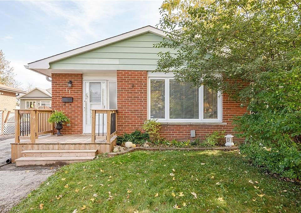 1st image of 11 Leslie Dr